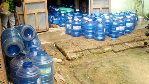 Nước đóng chai, đóng bình có đảm bảo an toàn, hợp vệ sinh?